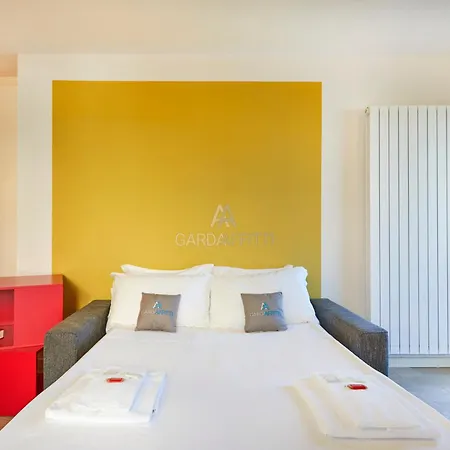 Aureliano Apartment - Solarium Lake View And Pool Apartment